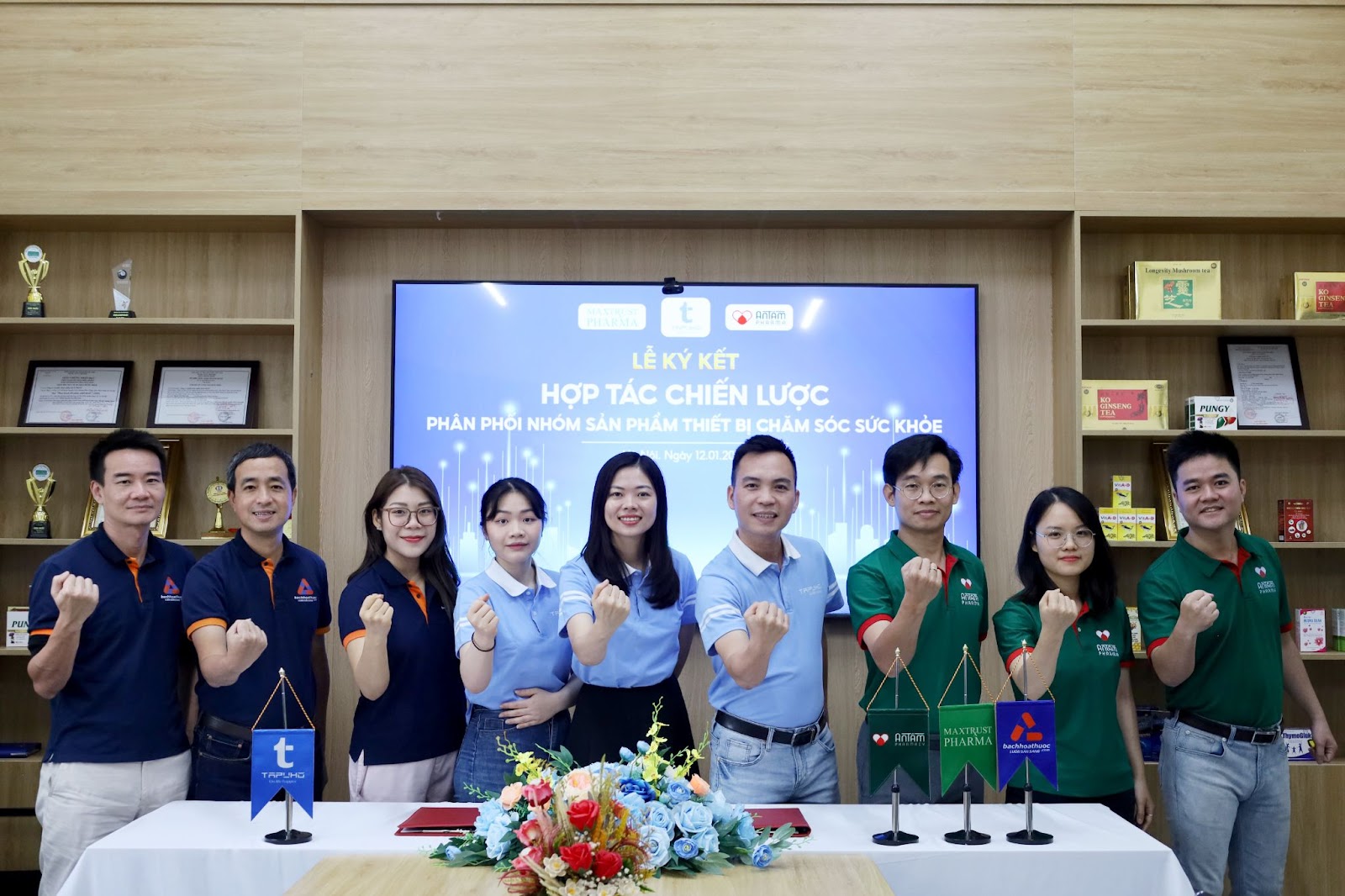 LỄ KÝ KẾT HỢP TÁC CHIẾN LƯỢC: CÔNG TY TNHH TAPUHO VIỆT NAM VÀ CÔNG TY CỔ PHẦN DƯỢC PHẨM MAXTRUST